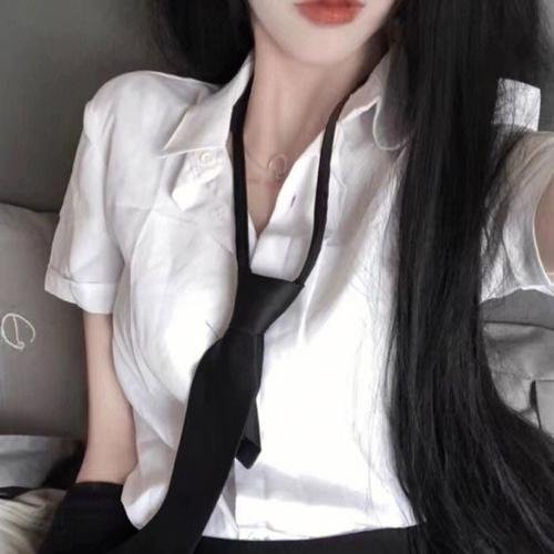 穿盔甲的少女